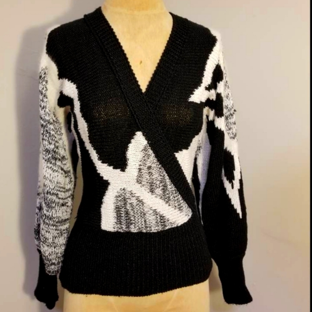 VINTAGE BLACK & WHITE 80'S DEEP V PLUNGE SWEATER GEOMETRIC RETRO FALL WINTER VTG